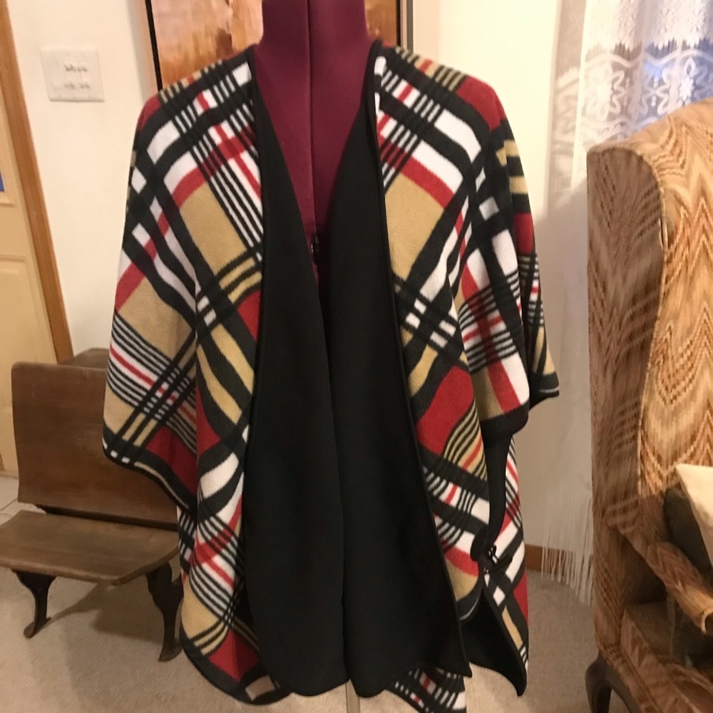 Serra Ladies Fleece Poncho with toggle side closure